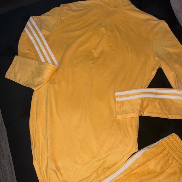 Ladies Adidas Yellow Set - Picture 5 of 6